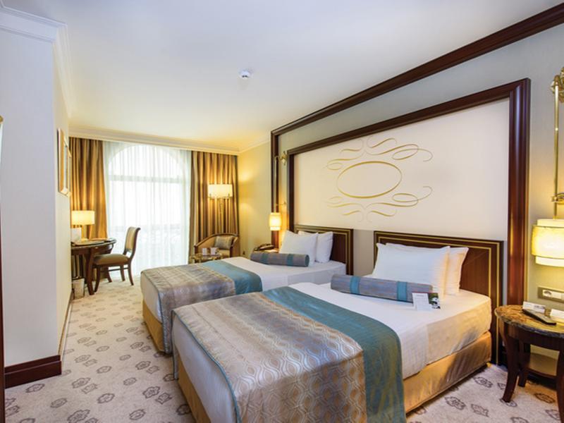 Elite World Istanbul Taksim Hotel Bagian luar foto A room at the hotel