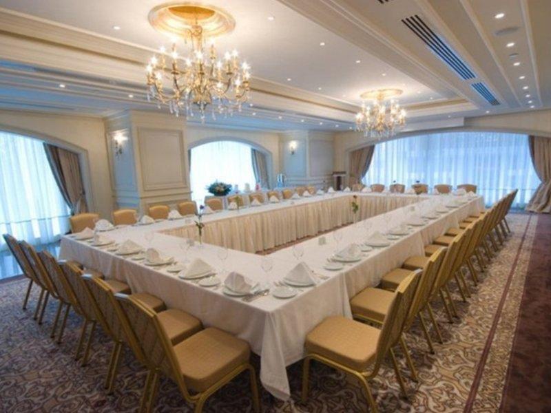 Elite World Istanbul Taksim Hotel Fasilitas foto The U-shaped table
