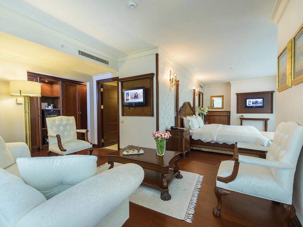 Elite World Istanbul Taksim Hotel Bagian luar foto Suite