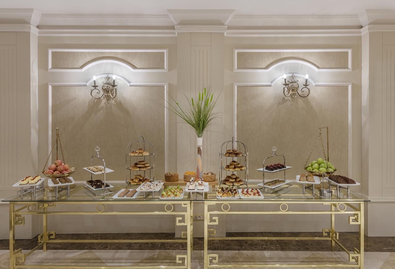 Elite World Istanbul Taksim Hotel Bagian luar foto A dessert buffet
