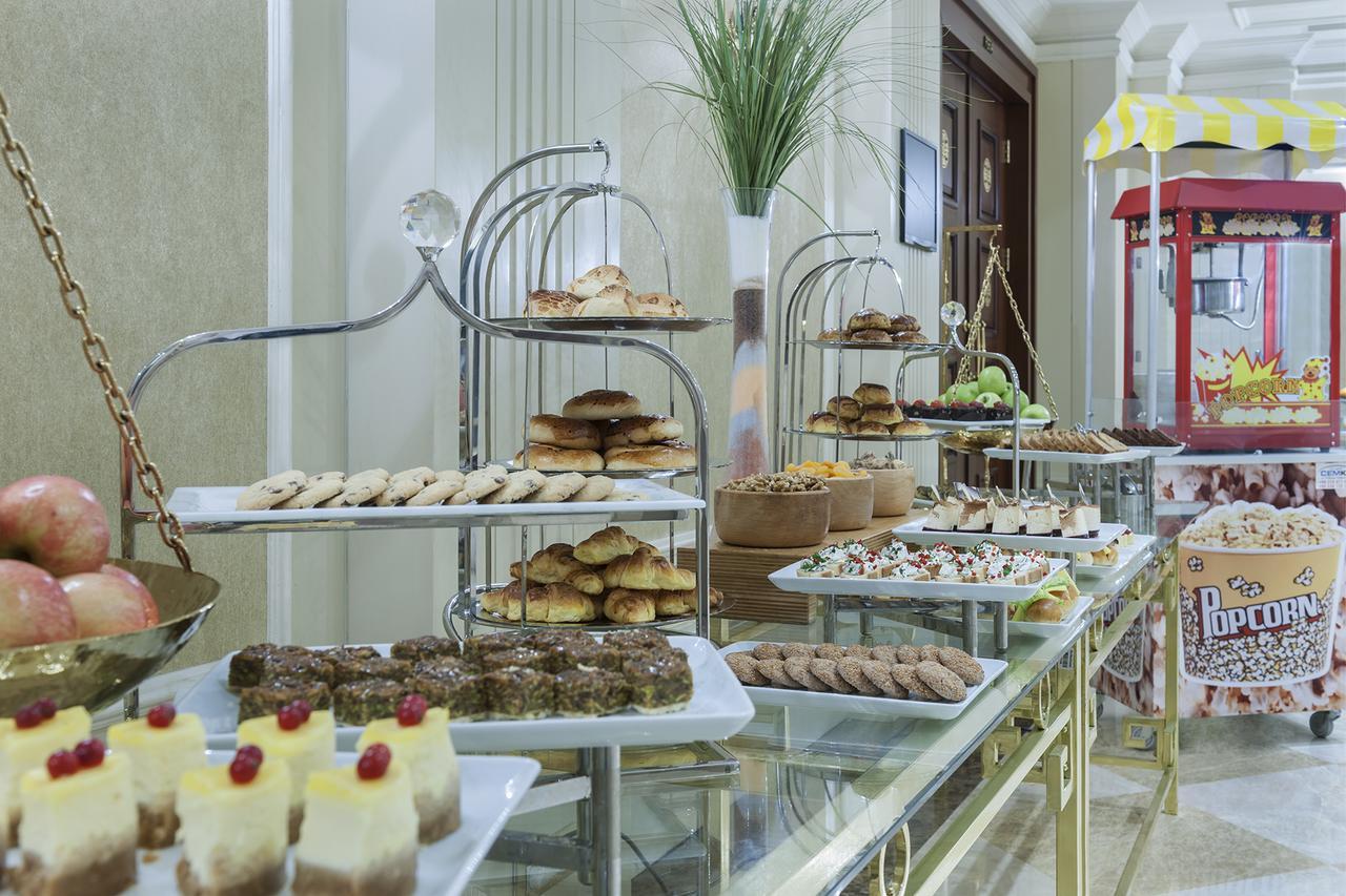 Elite World Istanbul Taksim Hotel Bagian luar foto A dessert buffet